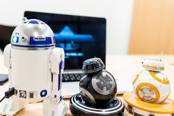 【動画あり】R2-D2、BB-9E、BB-8の3台と一緒に映画を観るってどういうこと？スフィロ「Watch With Me（一緒に映画をみよう）」レポート