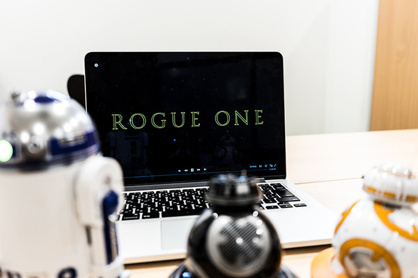 【動画あり】R2-D2、BB-9E、BB-8の3台と一緒に映画を観るってどういうこと？スフィロ「Watch With Me（一緒に映画をみよう）」レポート