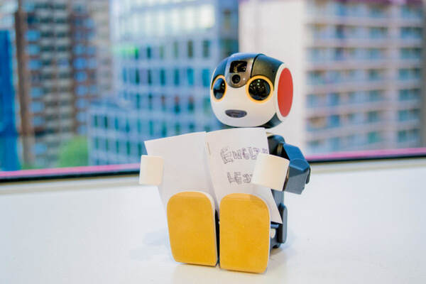 ロボホンアプリが今月3つ同時リリース！ ロボホンと一緒に「英語学習」ができるようになるぞ