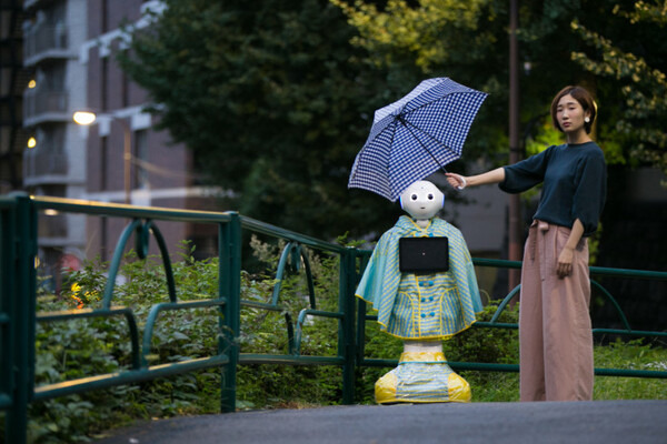ヒューマノイドロボットのための洋服ブランドが登場、ロボットと子供をお揃いに