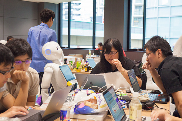 「ペッパソン2017西の陣」で三冠を獲得した「おしえてペッパー！」とは? チームメンバーは全員学生