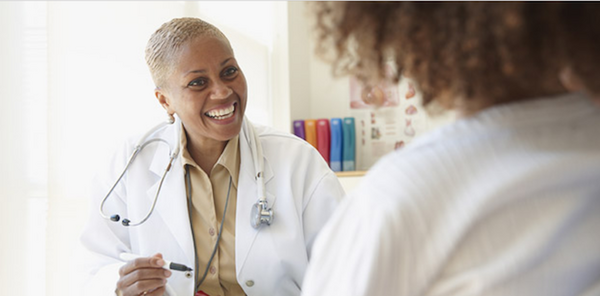 ニュアンス・コミュニケーションズが医療機関向けにAIアシスタント搭載スマートスピーカーを発表