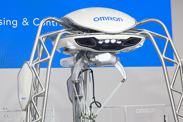 【動画あり】オムロンのAI搭載卓球ロボット「フォルフェウス」がサーブとスマッシュ(レシーブ)に対応、水谷隼選手も応援