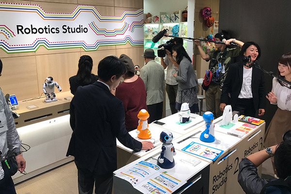 新宿高島屋「ロボティクススタジオ」OPEN！百貨店で初となるロボット常設売り場に、会話/教育/ホビー/スタンド/ダンス/ランドロイドなど各種ロボットが勢揃い