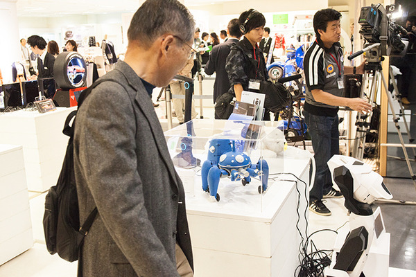 新宿高島屋「ロボティクススタジオ」OPEN！百貨店で初となるロボット常設売り場に、会話/教育/ホビー/スタンド/ダンス/ランドロイドなど各種ロボットが勢揃い