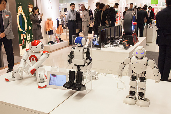 新宿高島屋「ロボティクススタジオ」OPEN！百貨店で初となるロボット常設売り場に、会話/教育/ホビー/スタンド/ダンス/ランドロイドなど各種ロボットが勢揃い
