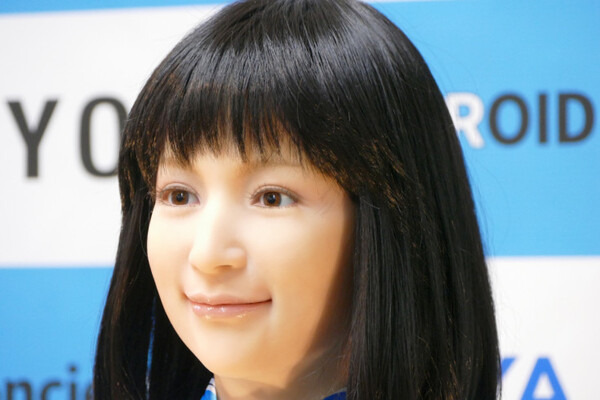 協栄産業、受付・案内人型ロボットシステム「レセプロイド」＆「コンシェロイド」を開発、900万円で販売開始　「協栄アイ」として同社受付業務へ