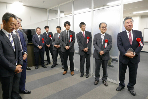 協栄産業、受付・案内人型ロボットシステム「レセプロイド」＆「コンシェロイド」を開発、900万円で販売開始　「協栄アイ」として同社受付業務へ