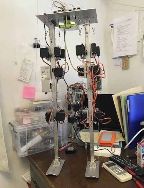 ロボットの即興謎かけ漫才「サリーと教授」がすごい！M-1グランプリ2回戦に登場