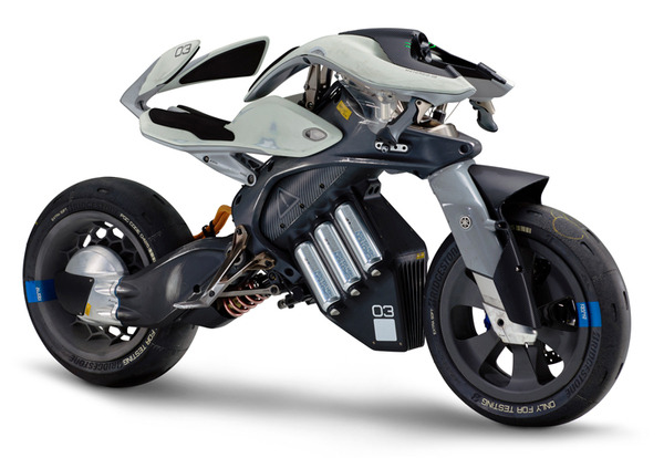 自律ライディングロボット「モトボット」とV.ロッシ選手はどっちが速い!? ヤマハがモーターショーで知能化バイク「MOTOROiD」や「MOTOBOT 2」を出展！特設サイトも開設