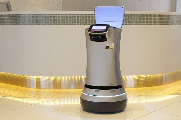 「ロボットが届けるクリスマス」プリンスホテルでデリバリーロボット「Relay」が恋人たちのサンタクロースに！
