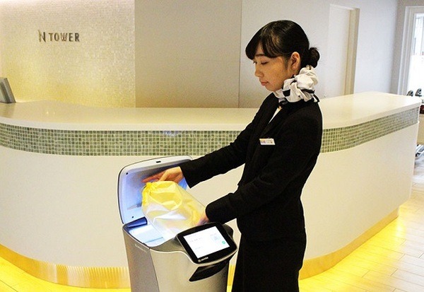 「ロボットが届けるクリスマス」プリンスホテルでデリバリーロボット「Relay」が恋人たちのサンタクロースに！