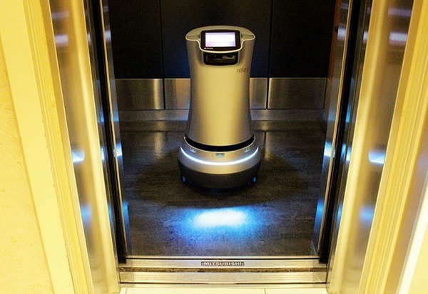 「ロボットが届けるクリスマス」プリンスホテルでデリバリーロボット「Relay」が恋人たちのサンタクロースに！