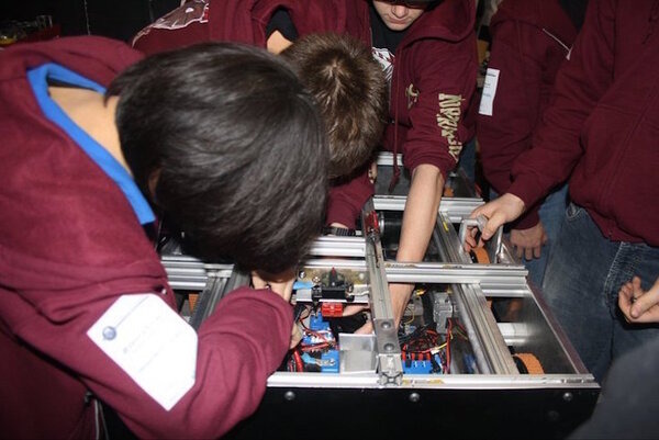 アメリカのロボコン「FIRST」にチャレンジする、日本の高校生チーム「Team 5701 Indigo Ninjas」