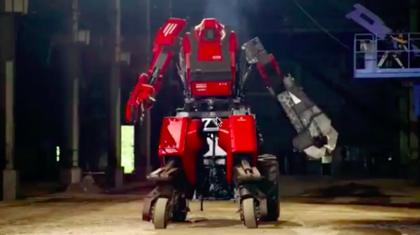 【動画あり】日米巨大ロボット対決「水道橋重工」vs「MegaBots」、クラタスが1体目を倒すも、2体目のチェーンソーに敗れる