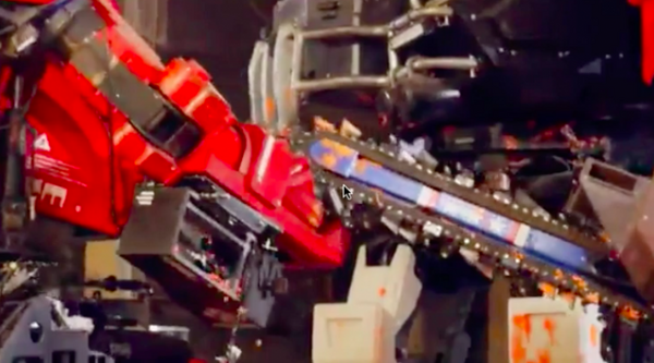 【動画あり】日米巨大ロボット対決「水道橋重工」vs「MegaBots」、クラタスが1体目を倒すも、2体目のチェーンソーに敗れる