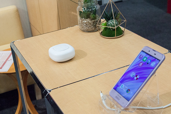 NTTドコモが「AIエージェントサービス」を発表！ スマホの操作を拡張するマイク＆スピーカー「シンプルマイク01」も