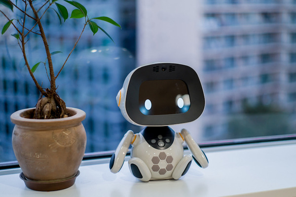 もうすぐ発売！ユニロボットの「unibo」フォトギャラリー by ロボスタカメラ部