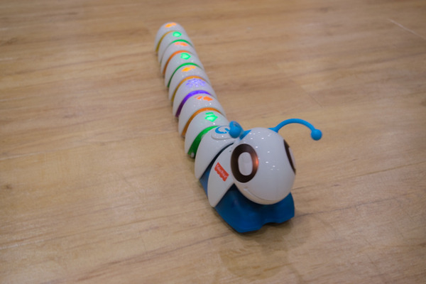 【発売直前！】バイリンガル会話型学習ロボット「ロボ・de・ゲーム バイリンガル・モビ」で遊んでみた！