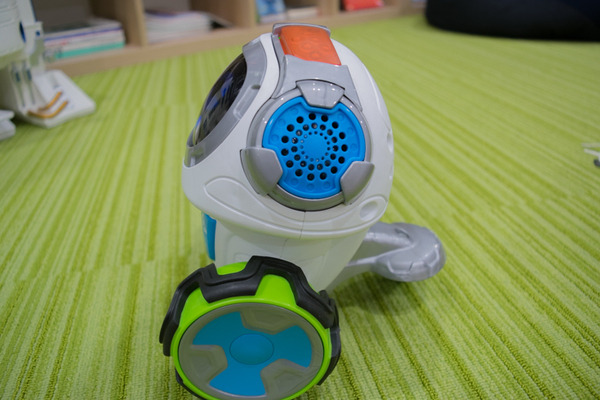 【発売直前！】バイリンガル会話型学習ロボット「ロボ・de・ゲーム バイリンガル・モビ」で遊んでみた！