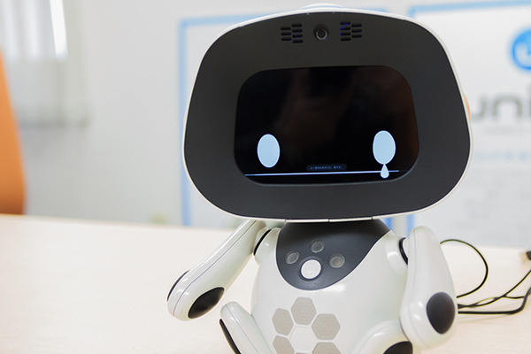 日本発のパートナーロボット「unibo（ユニボ）」がついに発売。まずは法人向けから
