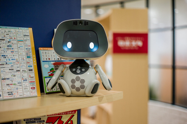 日本発のパートナーロボット「unibo（ユニボ）」がついに発売。まずは法人向けから