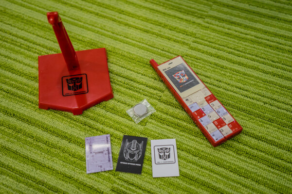 【トランスフォーマー】「INFOBAR OPTIMUS PRIME(NISHIKIGOI)」が届いたので開封してみた！【auTF】