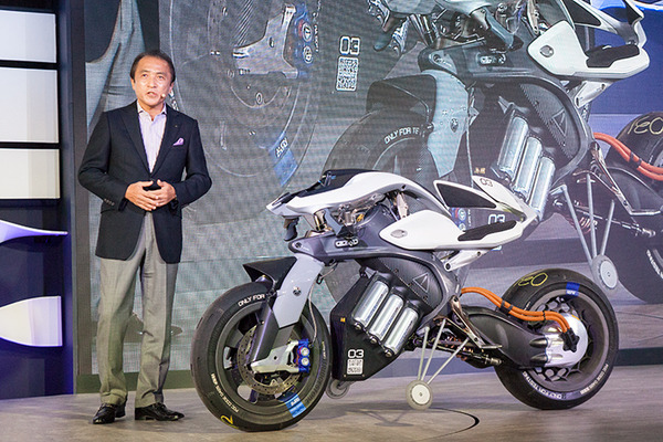 【驚き】ロボットライダー「モトボット2」対MotoGP天才ライダー！どちらが最速!? 自立して転倒しないバイク「モトロイド」、ヤマハが東京モーターショーでロボット展示