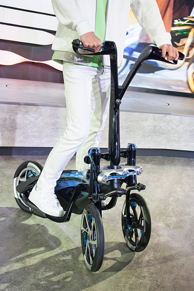 【驚き】ロボットライダー「モトボット2」対MotoGP天才ライダー！どちらが最速!? 自立して転倒しないバイク「モトロイド」、ヤマハが東京モーターショーでロボット展示