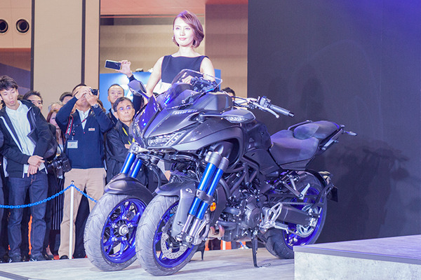 【驚き】ロボットライダー「モトボット2」対MotoGP天才ライダー！どちらが最速!? 自立して転倒しないバイク「モトロイド」、ヤマハが東京モーターショーでロボット展示