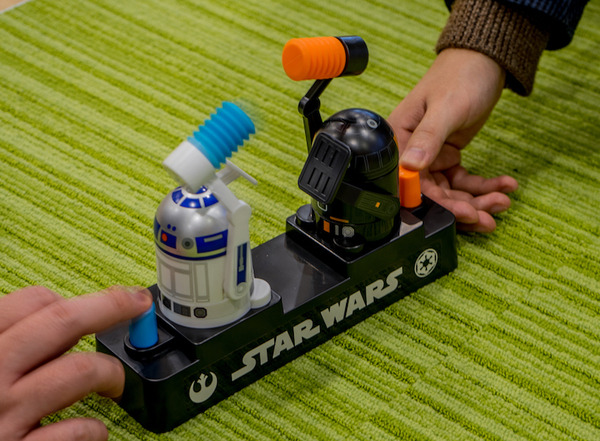エポック社のポカポンゲーム「スター・ウォーズ R2-D2 vs R2-Q5」レビュー！