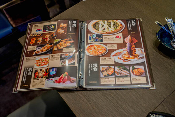 【戦士たちの中立酒場】 「映像居酒屋 ロボ基地」フォトレポート！ by ロボスタカメラ部