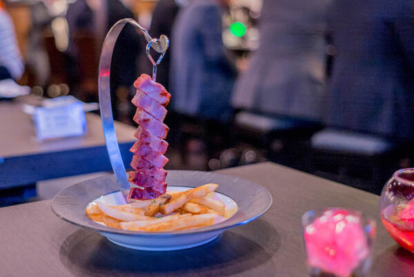 【戦士たちの中立酒場】 「映像居酒屋 ロボ基地」フォトレポート！ by ロボスタカメラ部