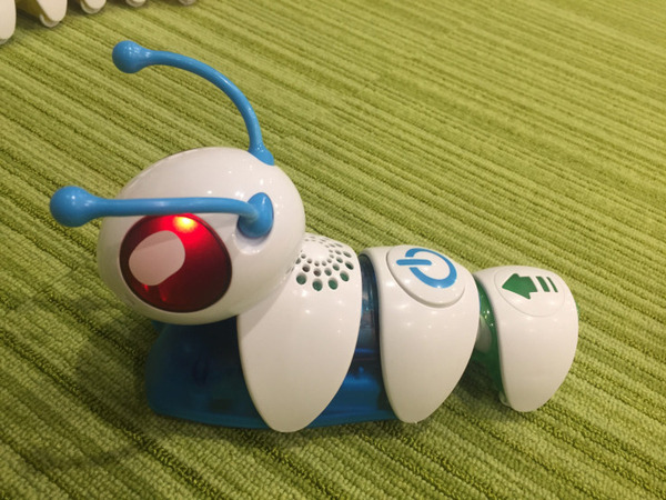 「日本おもちゃ大賞2017」優秀賞のイモムシ型ロボットで遊んでみた！