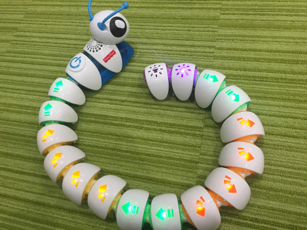 「日本おもちゃ大賞2017」優秀賞のイモムシ型ロボットで遊んでみた！