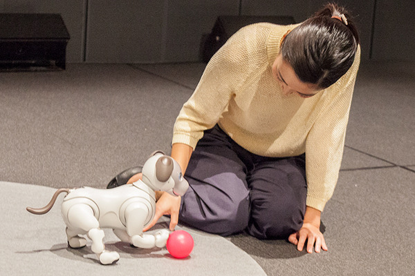 【フォトレポート】ソニーの新型「aibo（アイボ）」の写真をたっぷり見せます！