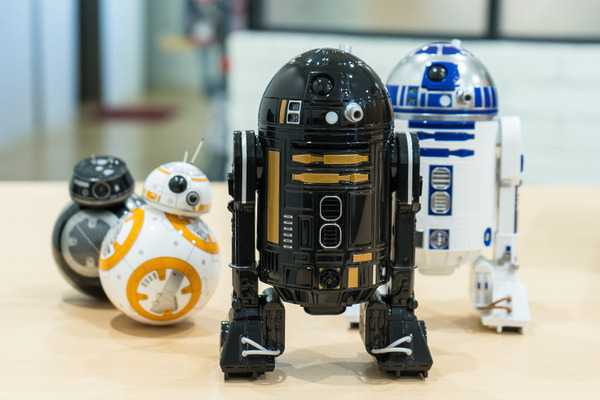 【動画あり】スフィロのスター・ウォーズ新ドロイド「R2-Q5」レビュー！注目のポイントはココ！「R2-D2」とも比べてみた