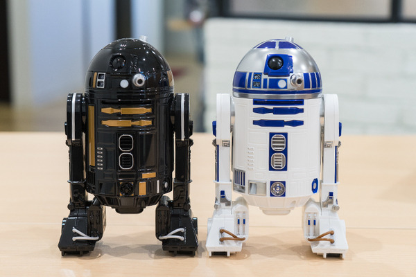 【動画あり】スフィロのスター・ウォーズ新ドロイド「R2-Q5」レビュー！注目のポイントはココ！「R2-D2」とも比べてみた