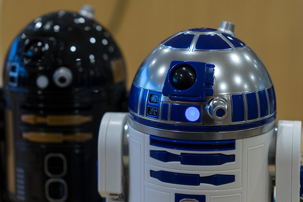 【動画あり】スフィロのスター・ウォーズ新ドロイド「R2-Q5」レビュー！注目のポイントはココ！「R2-D2」とも比べてみた