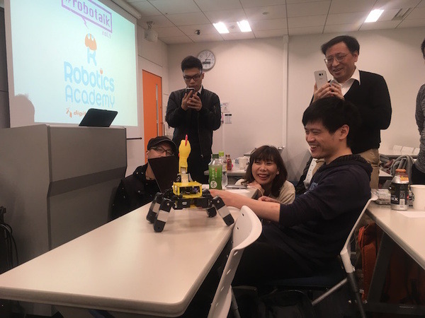 デジハリ「サービスロボティクス専攻」修了生と講師たちの交流イベント「ロボトーク vol.1」が開催