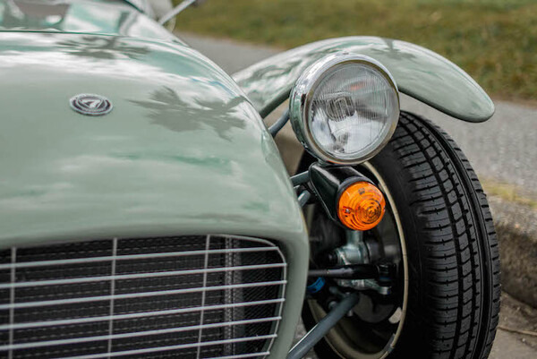 Amazonの「Echo Dot」を車に乗せてドライブへ。フェラーリやオープンカーでの使い心地は？