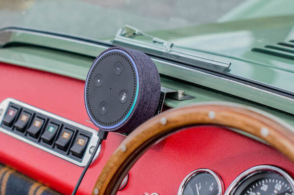 Amazonの「Echo Dot」を車に乗せてドライブへ。フェラーリやオープンカーでの使い心地は？