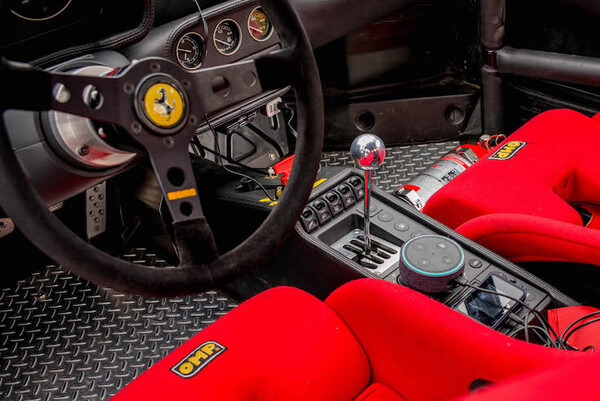 Amazonの「Echo Dot」を車に乗せてドライブへ。フェラーリやオープンカーでの使い心地は？