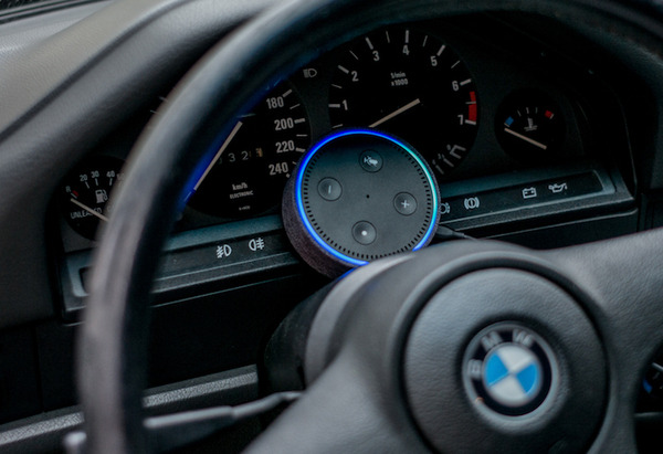 Amazonの「Echo Dot」を車に乗せてドライブへ。フェラーリやオープンカーでの使い心地は？
