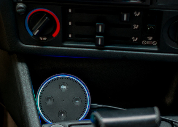 Amazonの「Echo Dot」を車に乗せてドライブへ。フェラーリやオープンカーでの使い心地は？