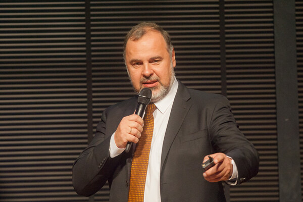 ソフトバンクロボティクスが「清掃ロボット」業界へ参入する理由とは！AIで自動走行する床洗浄ロボットを来夏より発売