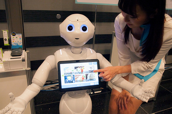 未来のレジ係はロボットに？ 接客から決済まで全て担当する「レジ for Pepper」は月額1.5万円から