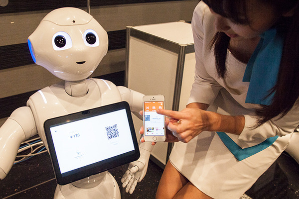 未来のレジ係はロボットに？ 接客から決済まで全て担当する「レジ for Pepper」は月額1.5万円から