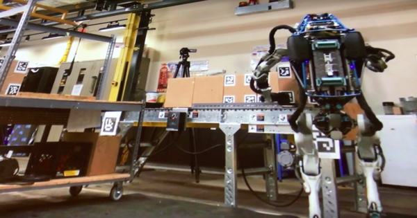 【動画あり】ボストン・ダイナミクスの「アトラス」の協働作業がすごすぎ！ ソフトバンクロボットワールドで映像披露