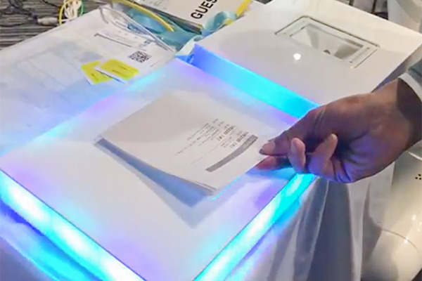 ソフトバンクロボットワールドの入場受付をPepperが担当！効率化をはかるセルフ受付、入場者も笑顔に